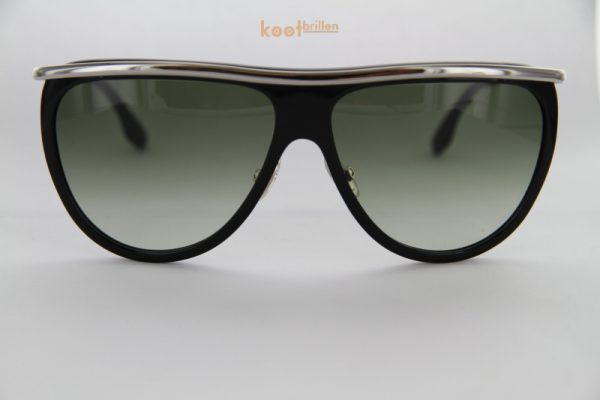 Victoria Beckham zon VB155s